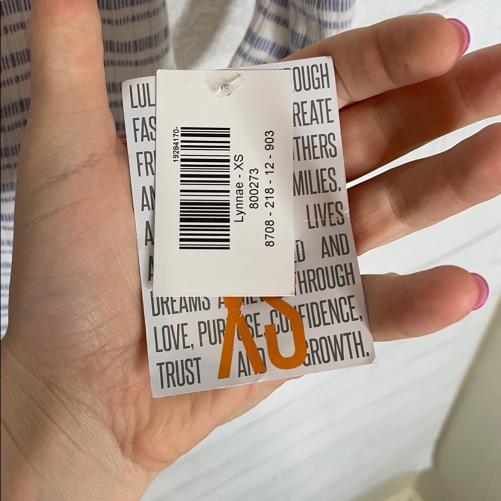NWT LuLaRoe Striped Lynnae Long Sleeve Top - Picture 4 of 7